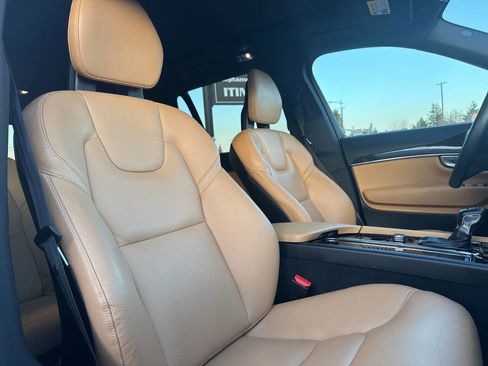 Used 2018 Volvo XC90 T6 Momentum w/ Convenience Package image 19
