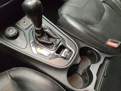 Used 2019 Jeep Cherokee Limited image 26