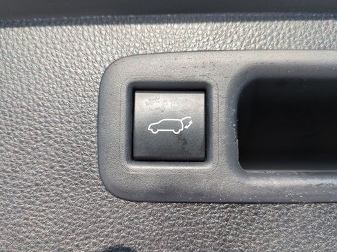 Used 2023 Toyota Highlander image 22