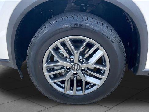Used 2024 Nissan Rogue S FWD image 11