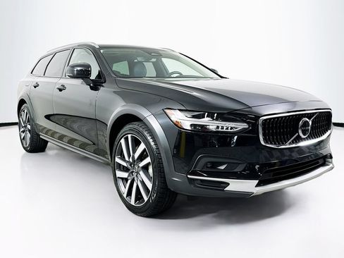Used 2022 Volvo V90 B6 Cross Country w/ Advanced Package AWD/4WD image 2