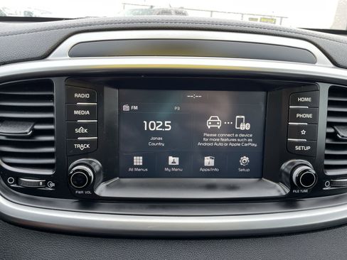 Used 2019 Kia Sorento LX image 19