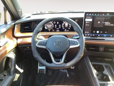 New 2026 Volkswagen Tiguan SEL R-Line AWD/4WD image 15