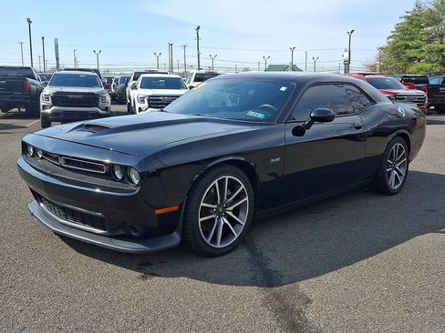 Used 2023 Dodge Challenger R/T RWD image 3
