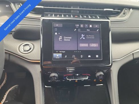 Used 2023 Jeep Grand Cherokee Laredo AWD/4WD image 17