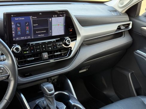 Used 2021 Toyota Highlander Platinum FWD image 24