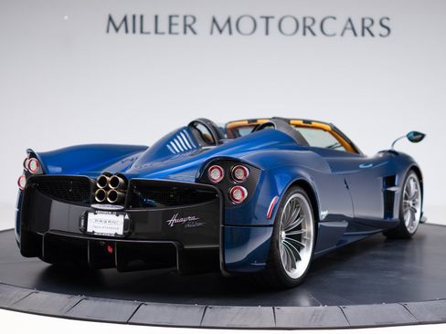 Used 2017 Pagani Huayra image 4