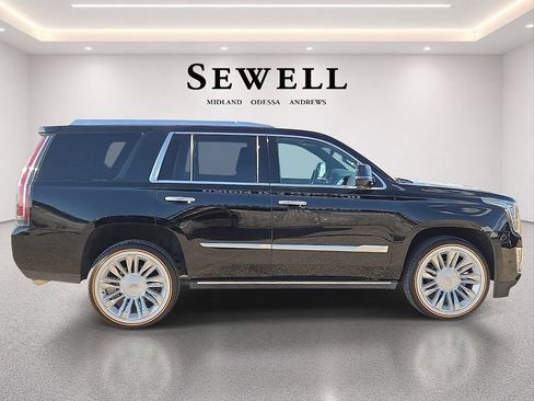 Used 2018 Cadillac Escalade Platinum AWD/4WD image 5