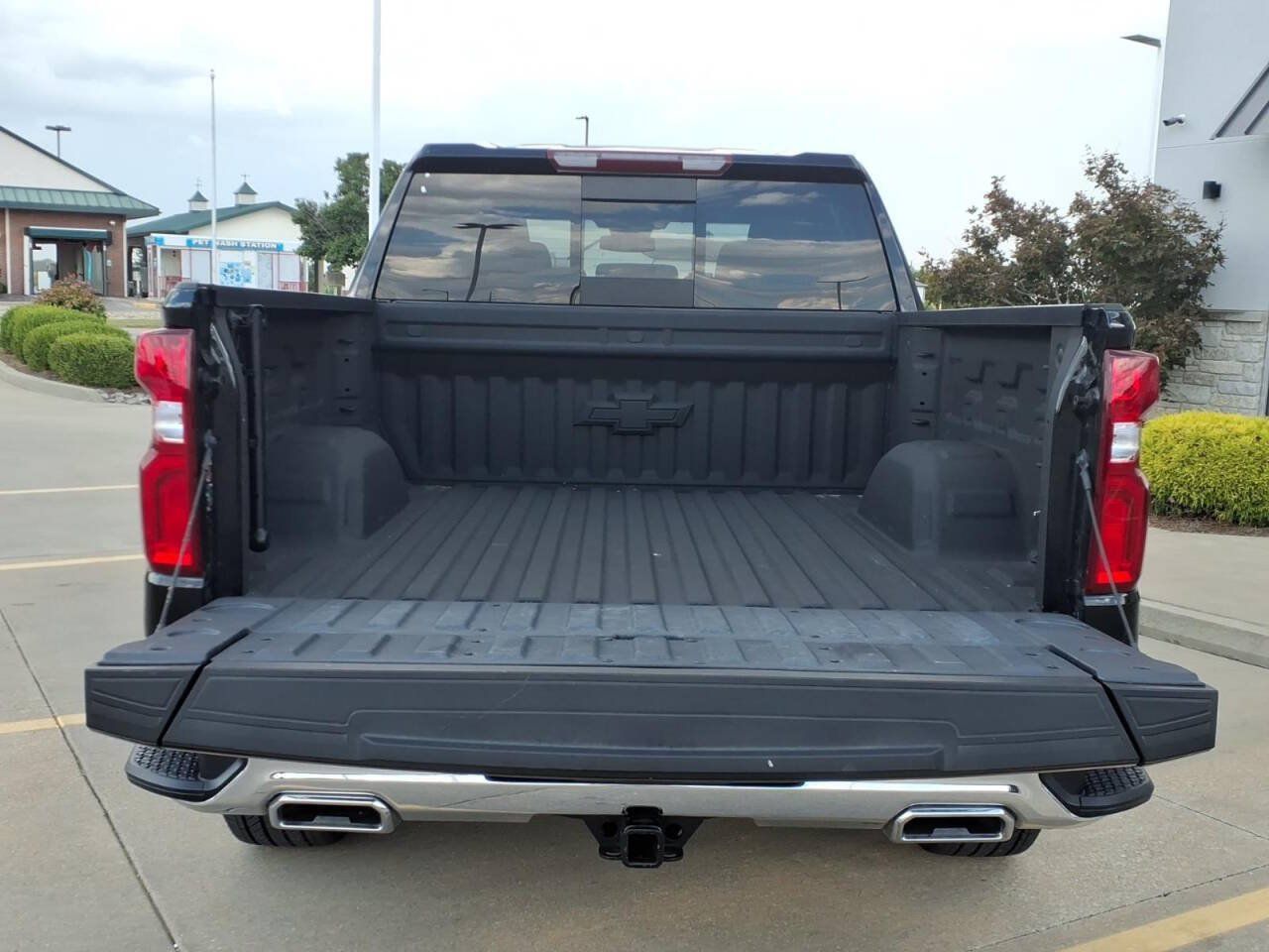 Used 2024 Chevrolet Silverado 1500 LTZ w/ LTZ Convenience Package II AWD/4WD image 4