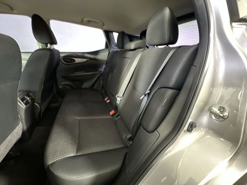 Used 2021 Nissan Rogue Sport S image 27