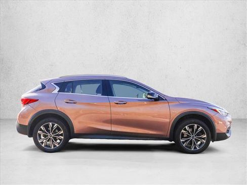 Used 2019 INFINITI QX30 Premium w/ Navigation Package image 4