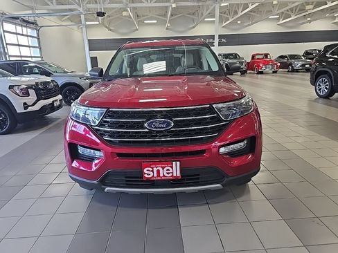 Used 2021 Ford Explorer XLT w/ Equipment Group 202A AWD/4WD image 2