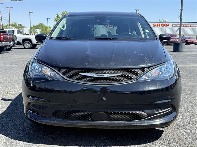 Used 2023 Chrysler Voyager LX FWD image 3