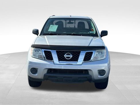 Used 2015 Nissan Frontier SV image 9