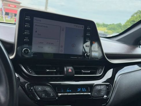 Used 2019 Toyota C-HR Limited FWD image 13