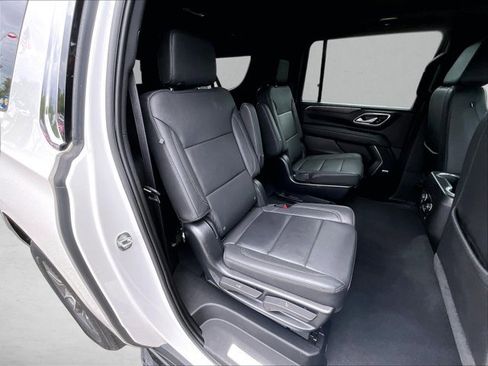 Used 2023 Chevrolet Suburban LT w/ LT Signature Plus Package RWD image 29