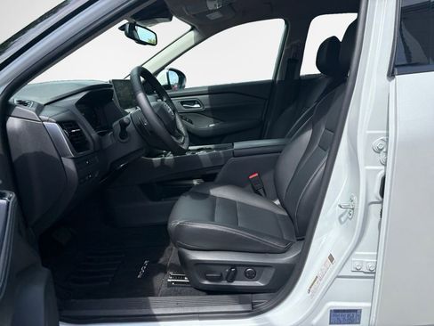 Used 2025 Nissan Rogue SL FWD image 12