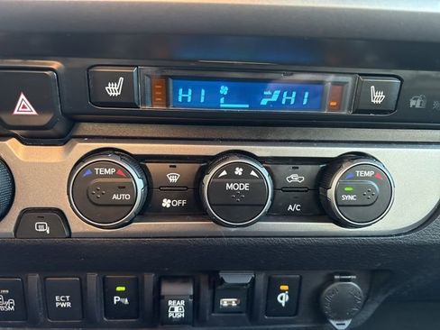 Used 2022 Toyota Tacoma Limited image 28