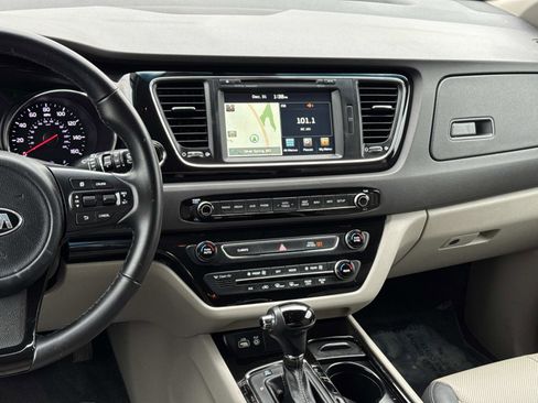 Used 2016 Kia Sedona SX image 3