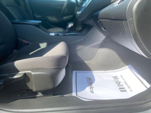 Used 2024 Chevrolet Malibu LT FWD image 11