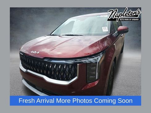 Used 2025 Kia Carnival image 1