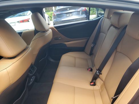 Used 2021 Lexus ES 350 w/ Premium Package FWD image 10