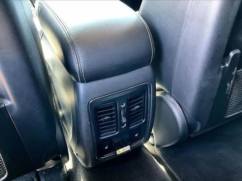 Used 2013 Jeep Grand Cherokee Overland AWD/4WD image 15