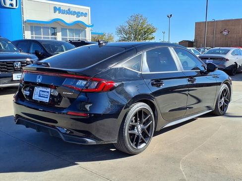 Used 2023 Honda Civic Sport image 2