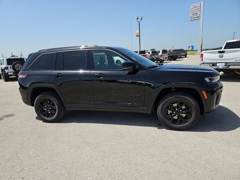 New 2026 Jeep Grand Cherokee Altitude RWD image 9