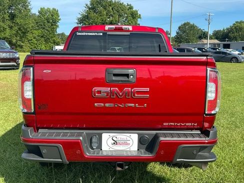 Used 2021 GMC Canyon Denali image 4