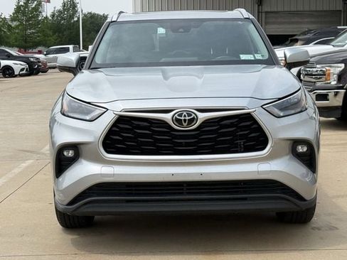 Used 2023 Toyota Highlander XLE FWD image 8