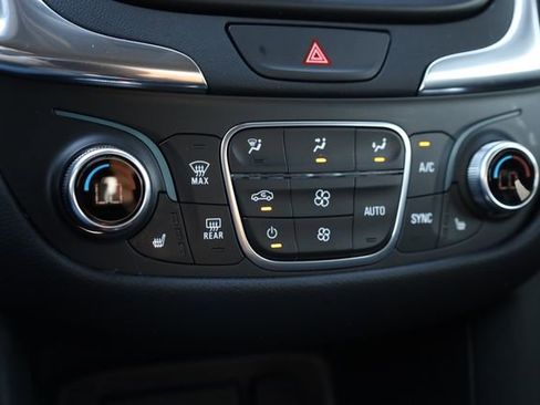 Used 2020 Chevrolet Equinox LT w/ Driver Convenience Package image 21