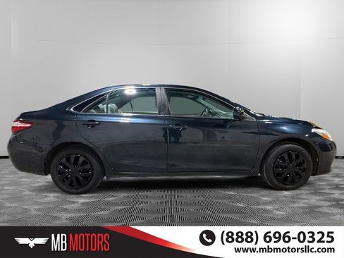Used 2015 Toyota Camry LE image 2