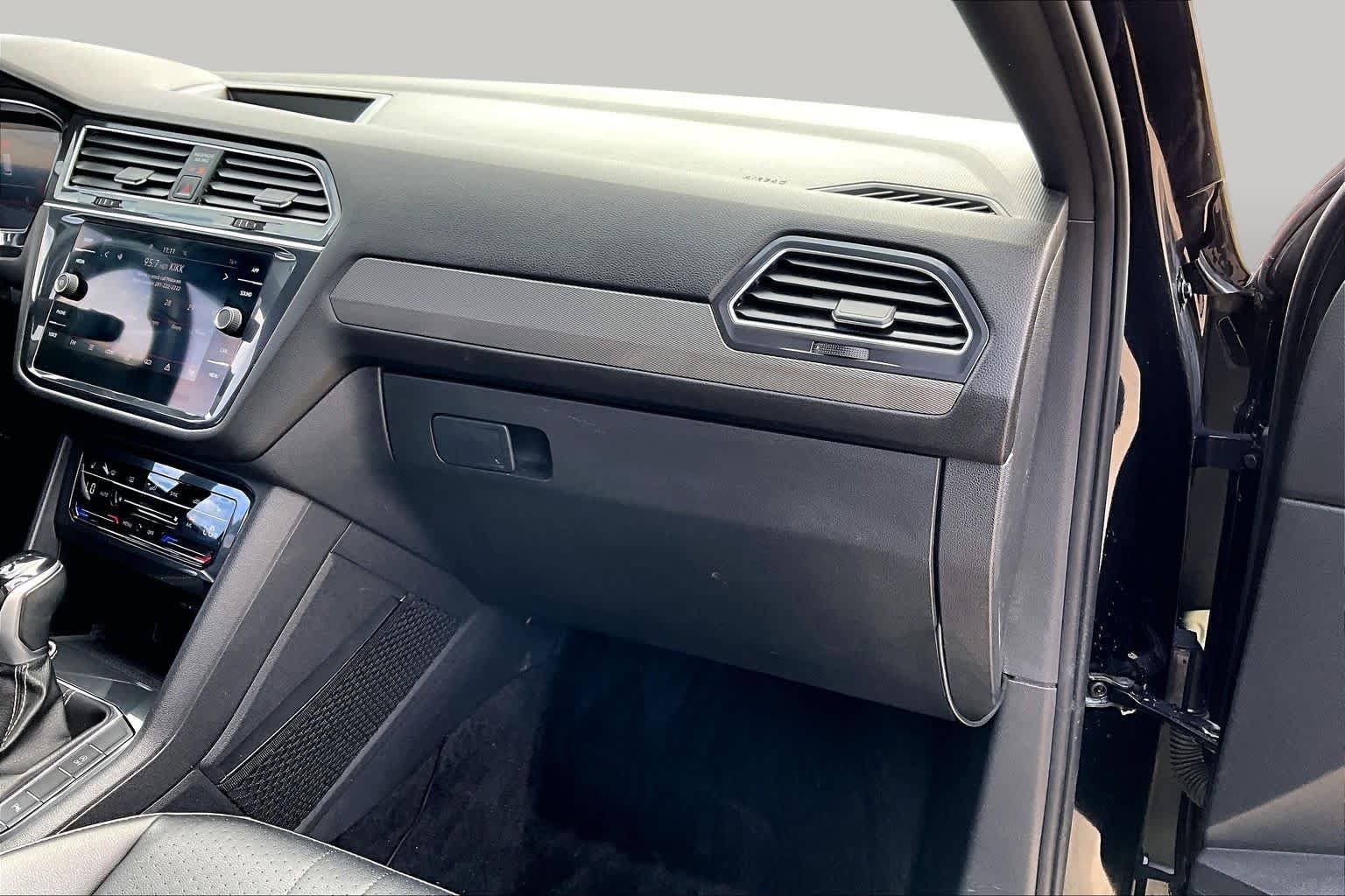Used 2022 Volkswagen Tiguan SE R-Line FWD image 19