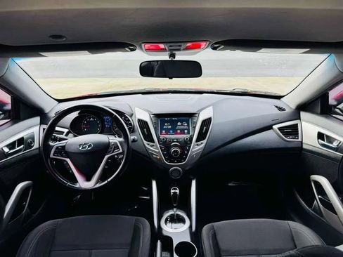 Used 2017 Hyundai Veloster image 11