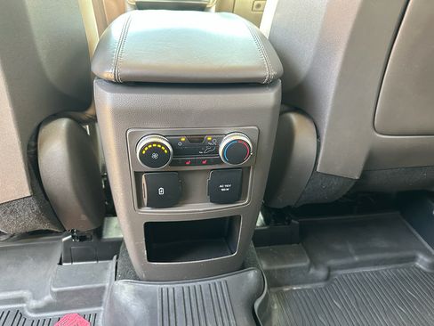 Used 2020 Ford Explorer Platinum w/ Premium Technology Package AWD/4WD image 11