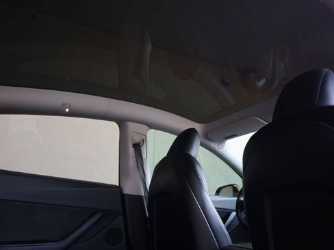 Used 2021 Tesla Model Y 2WD image 25