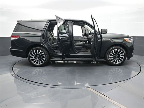 Used 2022 Lincoln Navigator Black Label image 34