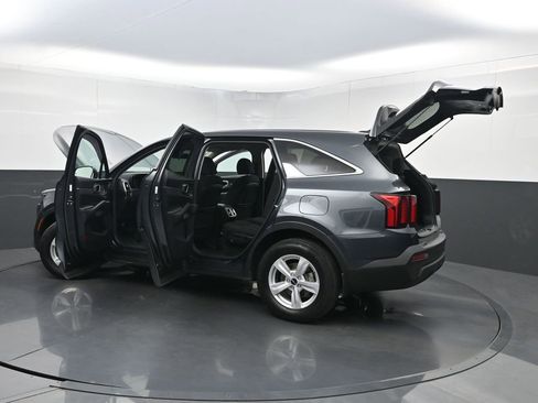 Used 2022 Kia Sorento LX FWD image 36