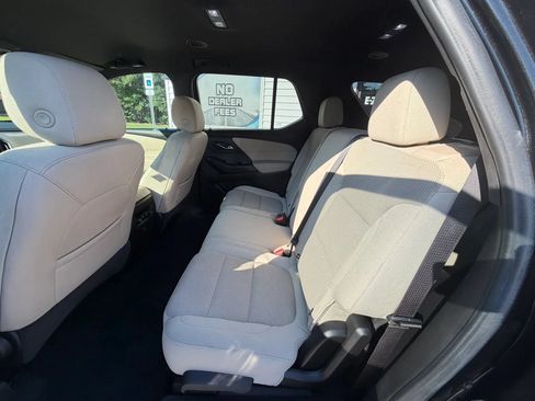 Used 2023 Chevrolet Traverse LS AWD/4WD image 10