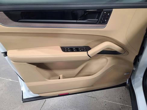 New 2026 Porsche Cayenne image 13