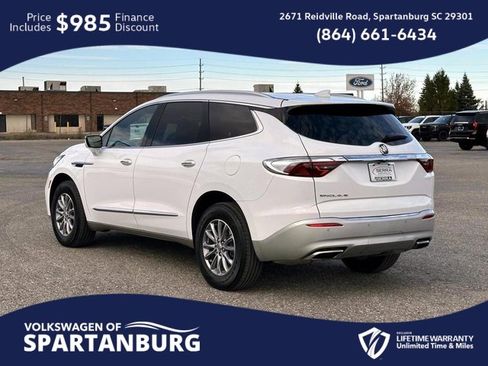 Used 2024 Buick Enclave Essence image 8