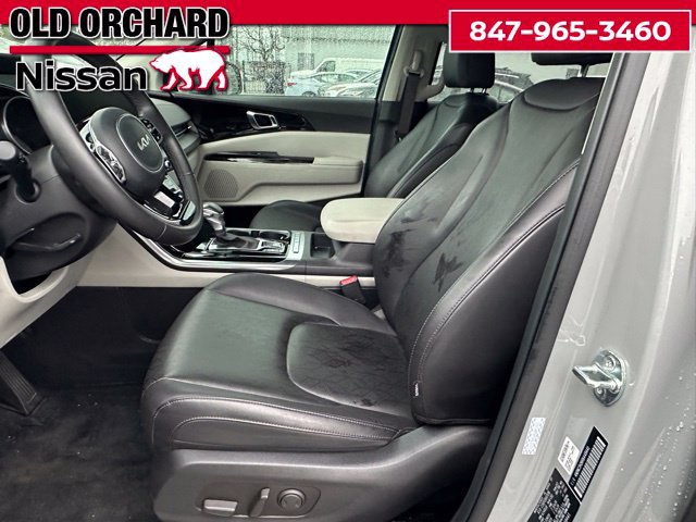 Used 2024 Kia Carnival EX FWD image 10