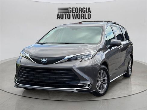 Used 2021 Toyota Sienna XLE AWD/4WD image 4