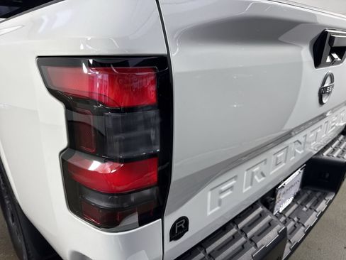 Used 2024 Nissan Frontier SL w/ Technology Package AWD/4WD image 31