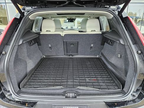 Used 2019 Volvo XC40 T5 Momentum AWD/4WD image 12