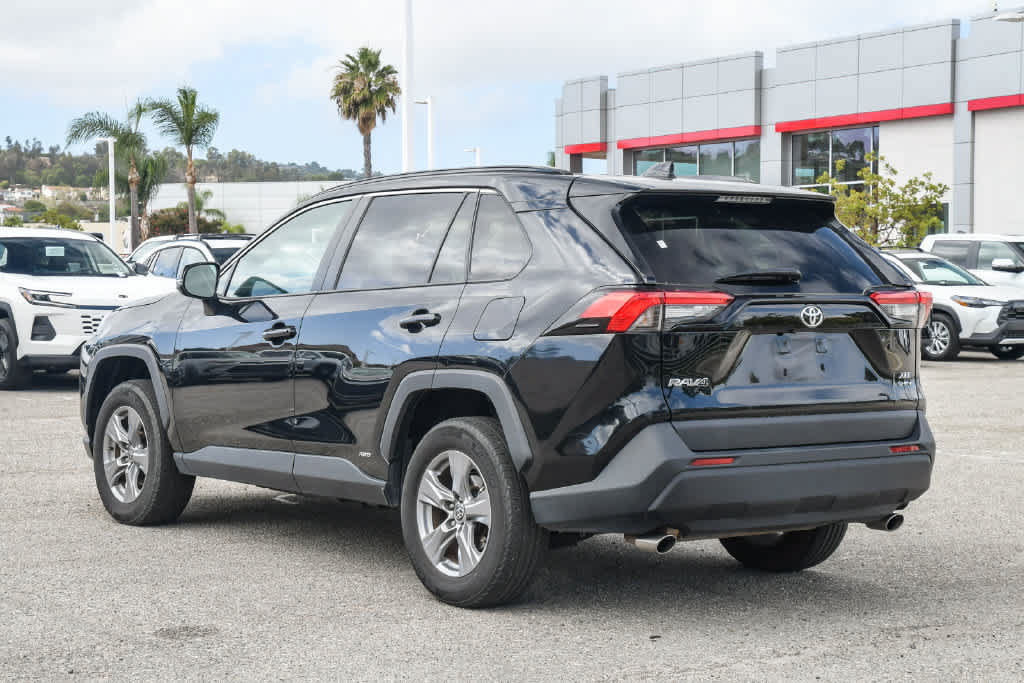 Used 2025 Toyota RAV4 XLE AWD/4WD image 8