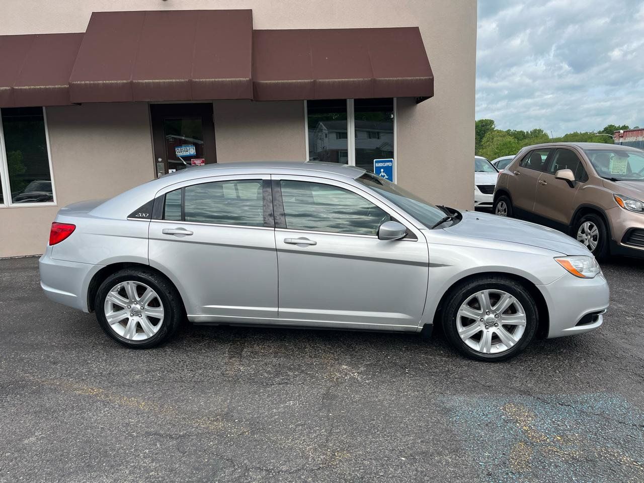 Used 2012 Chrysler 200 Touring w/ Cold Weather Group FWD image 4