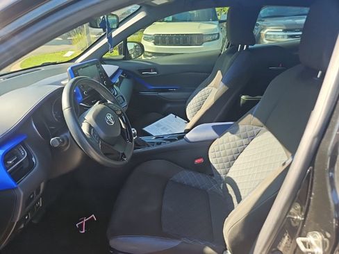 Used 2021 Toyota C-HR XLE FWD image 15