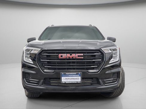 Used 2024 GMC Terrain SLE w/ Elevation Edition AWD/4WD image 3